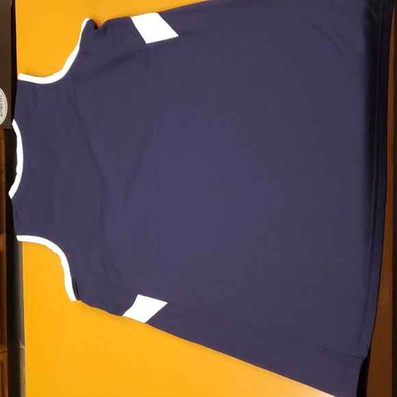 Under Armor Womens basketball jersey - Picture 4 of 4